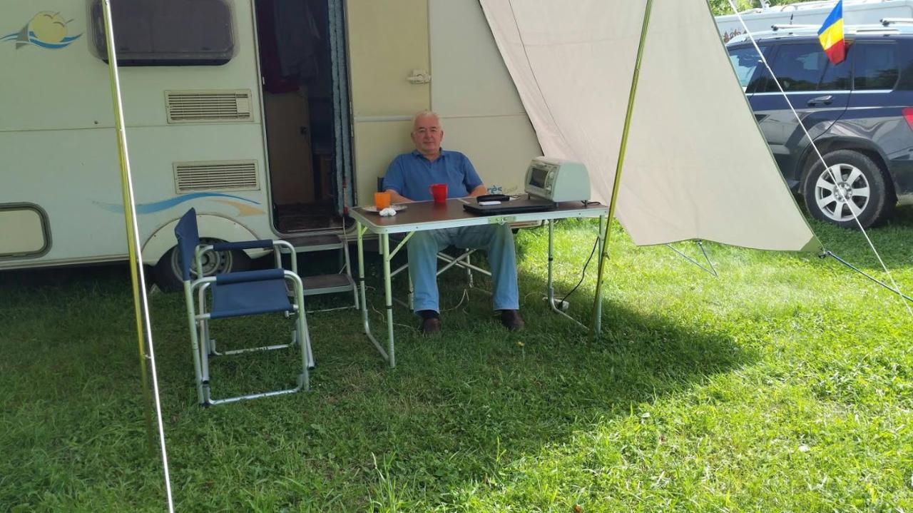 Camping Aviator, Numai Teren, Campare Pentru Rulote Autorulote Personale, Campingul Nu Are Rulote !!! 부스테니 외부 사진